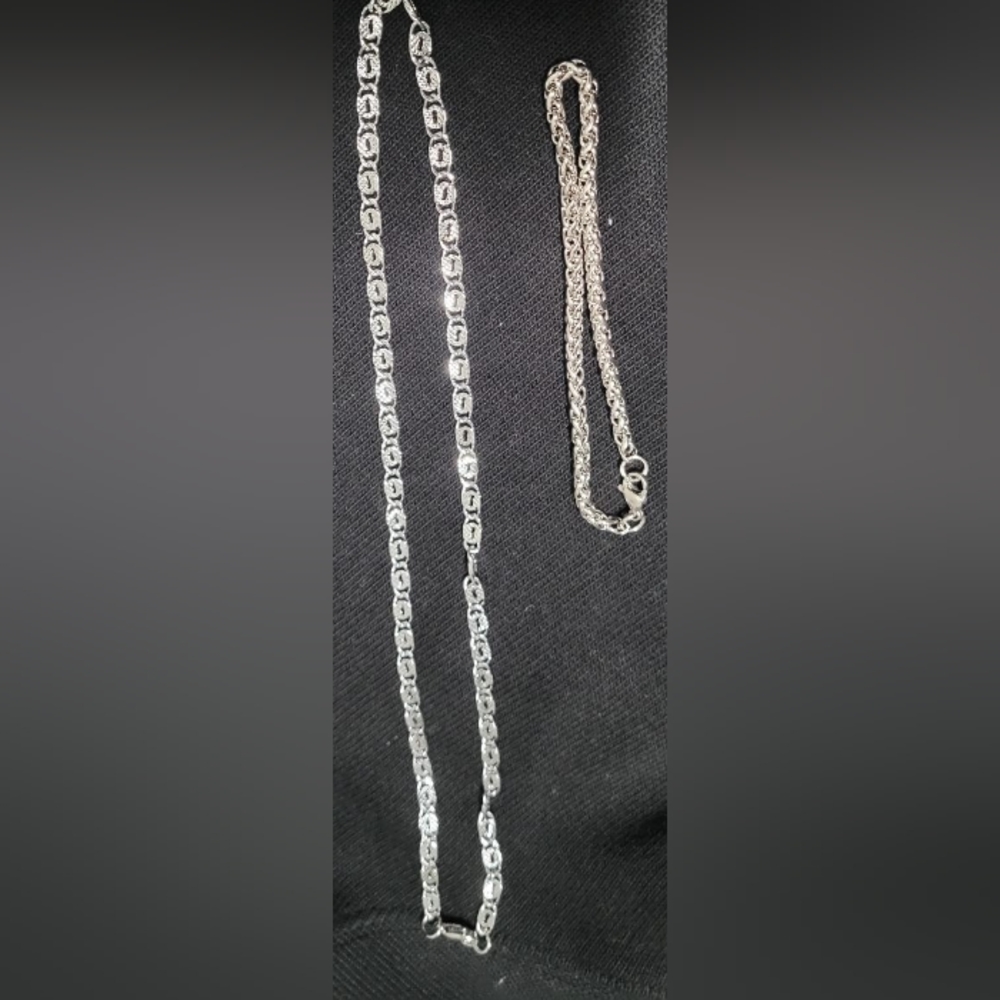 Silver necklace and bracelet